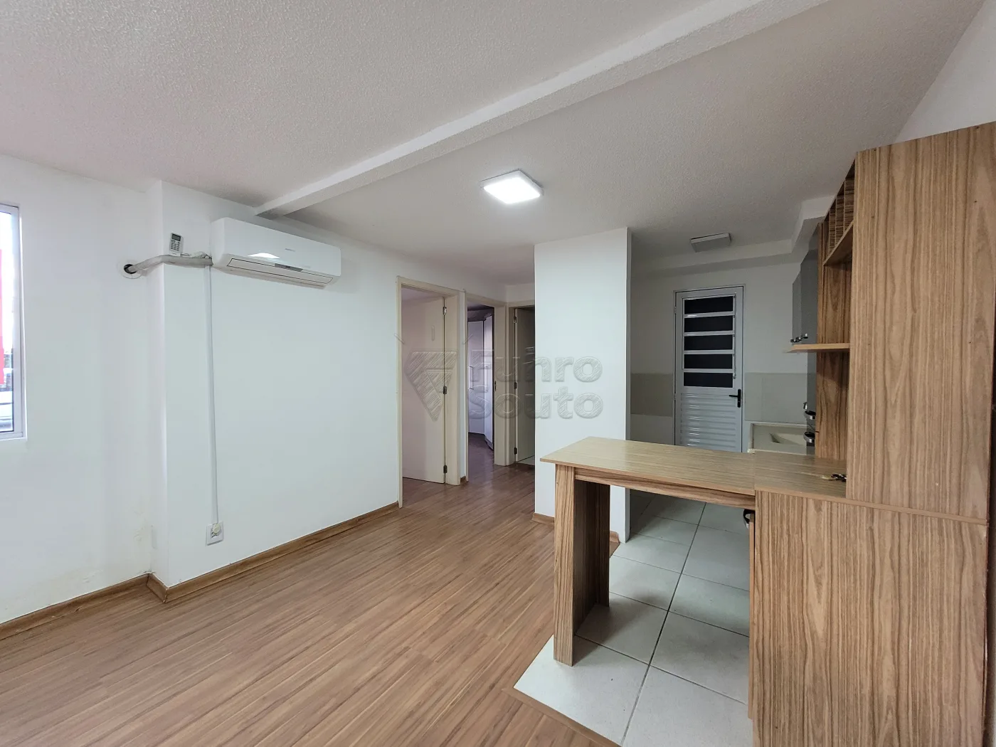 Comprar Apartamento / Padr&atilde;o em Pelotas R$ 170.000,00 - Foto 2