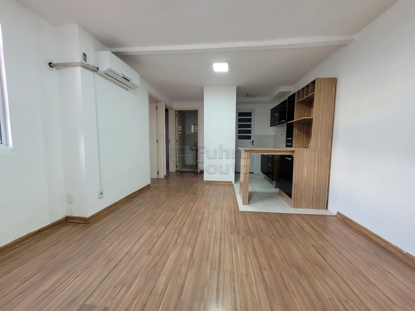 Comprar Apartamento / Padr&atilde;o em Pelotas R$ 170.000,00 - Foto 3