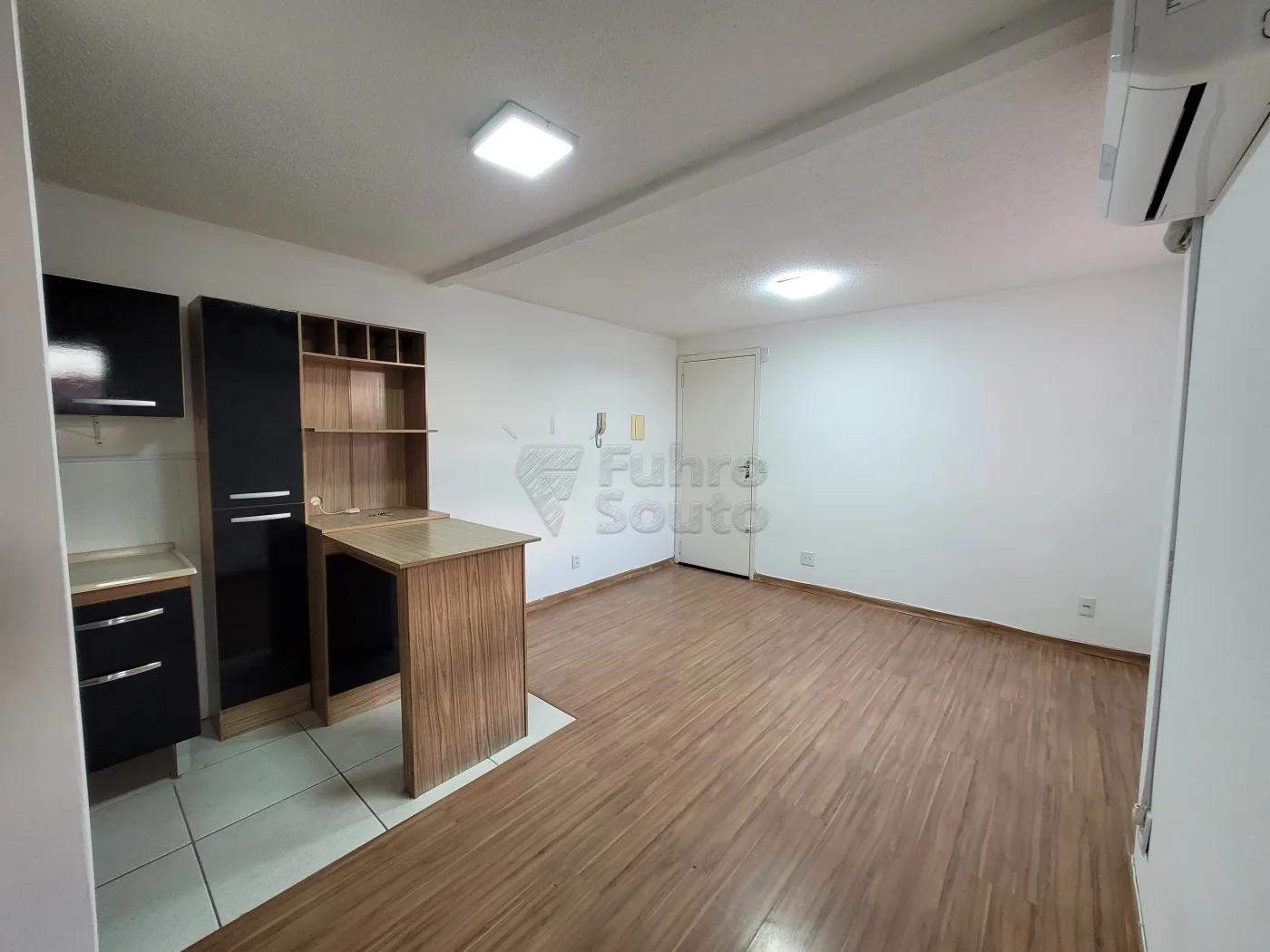Comprar Apartamento / Padr&atilde;o em Pelotas R$ 170.000,00 - Foto 5