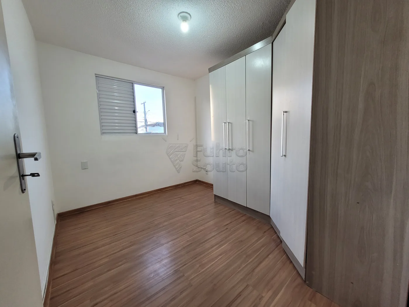 Comprar Apartamento / Padr&atilde;o em Pelotas R$ 170.000,00 - Foto 8