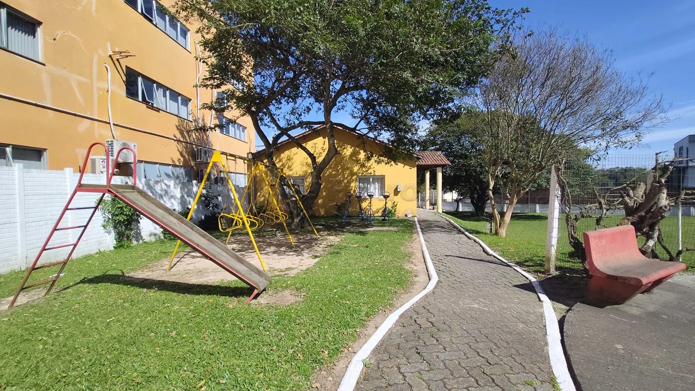 Comprar Apartamento / Padr&atilde;o em Pelotas R$ 177.000,00 - Foto 16