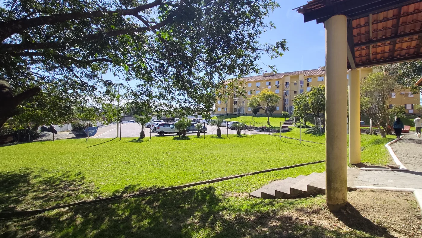 Comprar Apartamento / Padr&atilde;o em Pelotas R$ 177.000,00 - Foto 20