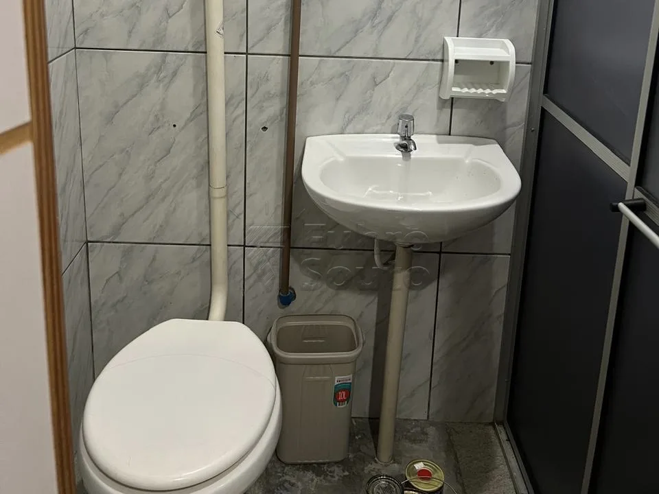 Comprar Casa / Padr&atilde;o em Pelotas R$ 230.000,00 - Foto 3