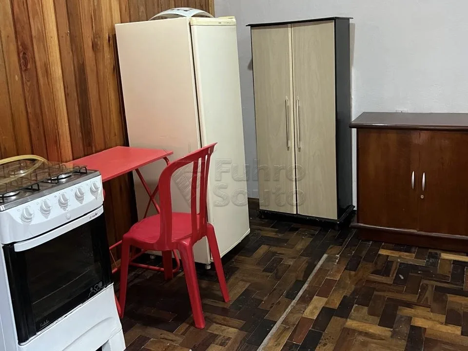 Comprar Casa / Padr&atilde;o em Pelotas R$ 230.000,00 - Foto 4