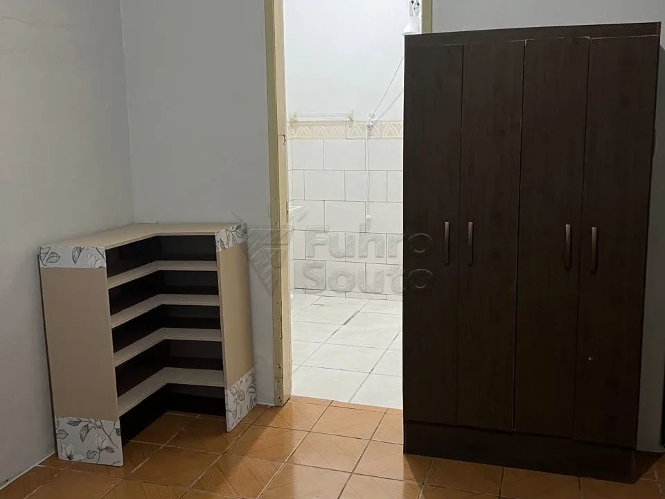 Comprar Casa / Padr&atilde;o em Pelotas R$ 230.000,00 - Foto 9