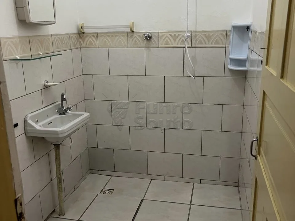 Comprar Casa / Padr&atilde;o em Pelotas R$ 230.000,00 - Foto 10