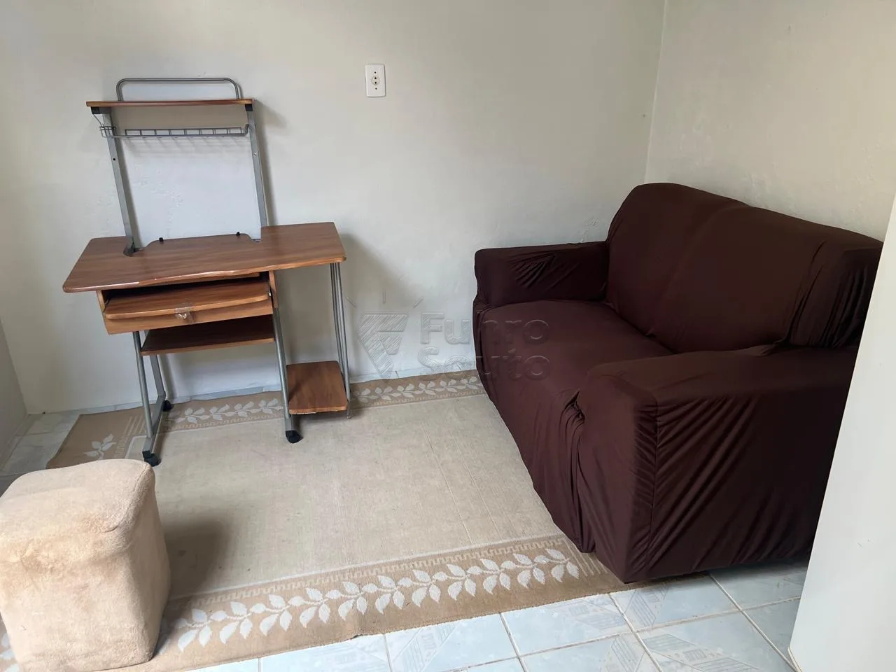 Comprar Casa / Padr&atilde;o em Pelotas R$ 230.000,00 - Foto 1