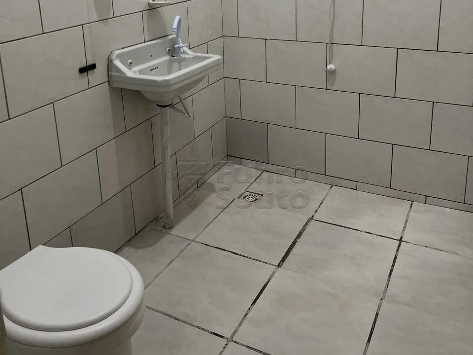 Comprar Casa / Padr&atilde;o em Pelotas R$ 230.000,00 - Foto 7