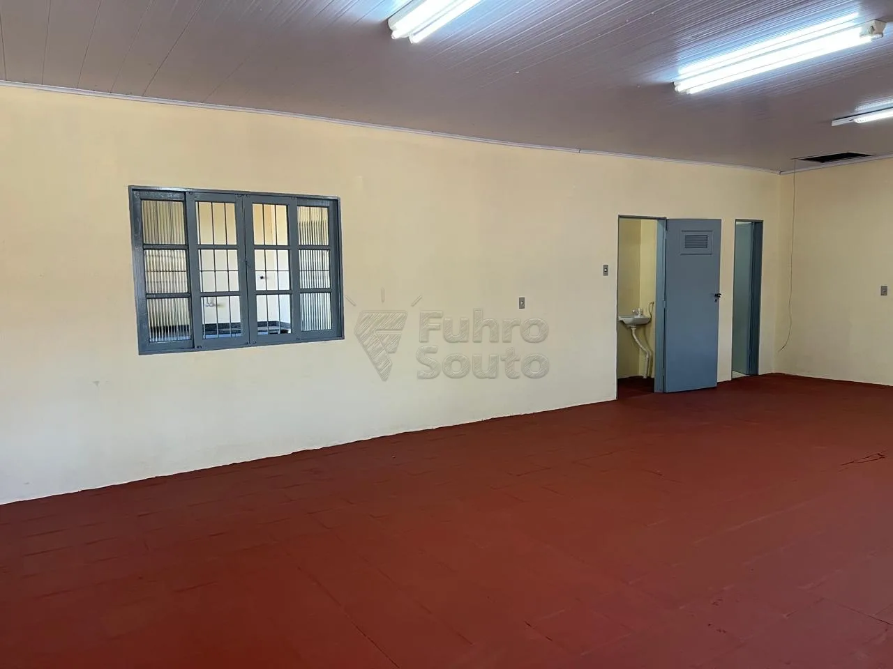Comprar Comercial / Pr&eacute;dio em Pelotas R$ 450.000,00 - Foto 1