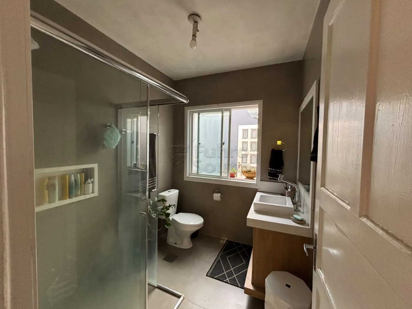 Comprar Casa / Padr&atilde;o em Pelotas R$ 980.000,00 - Foto 10