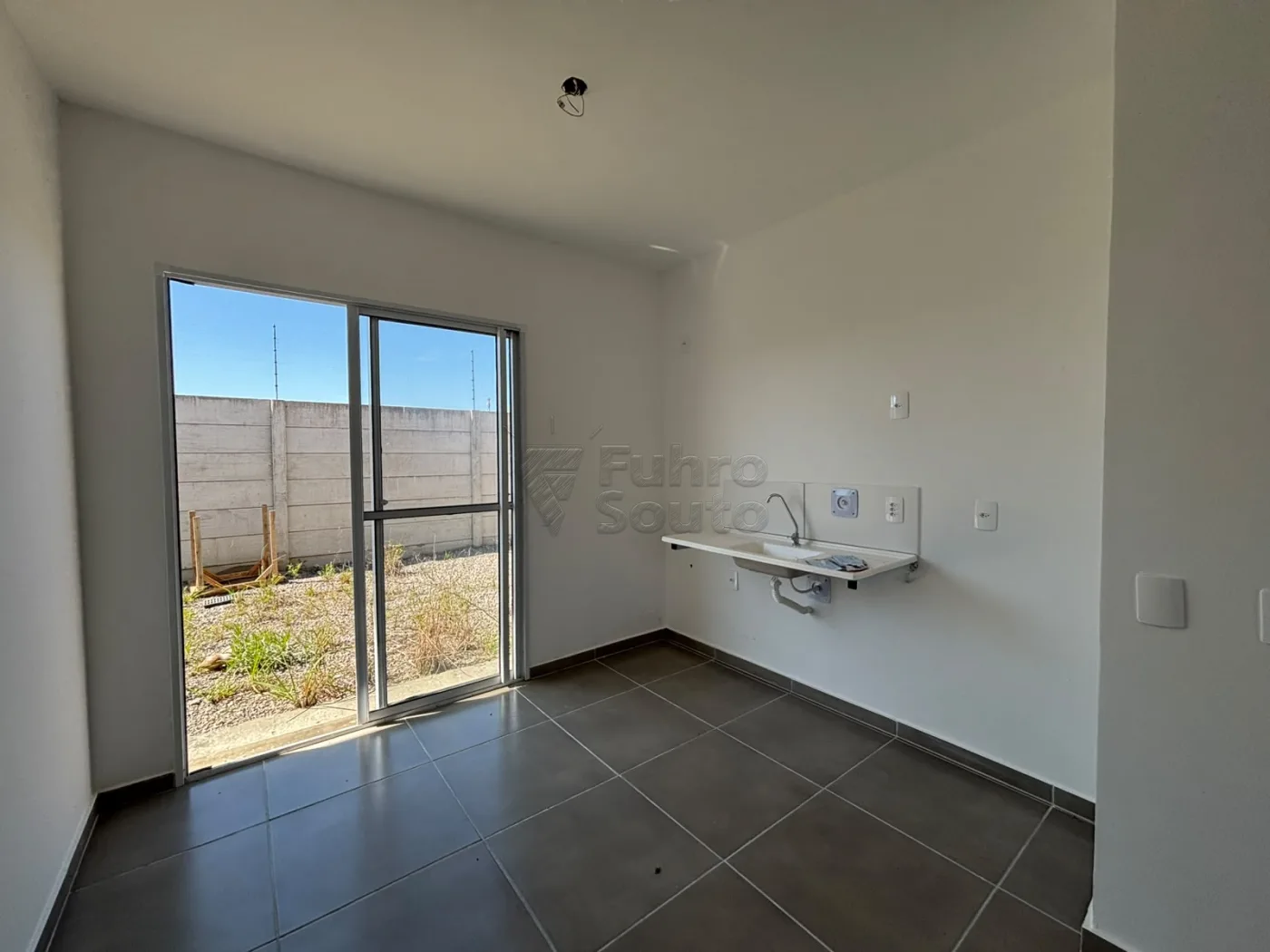 Comprar Casa / Condom&iacute;nio em Pelotas R$ 219.900,00 - Foto 1