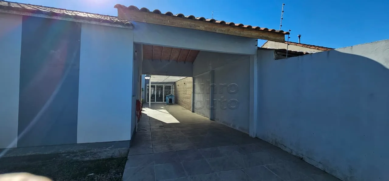Comprar Casa / Padr&atilde;o em Pelotas R$ 300.000,00 - Foto 8