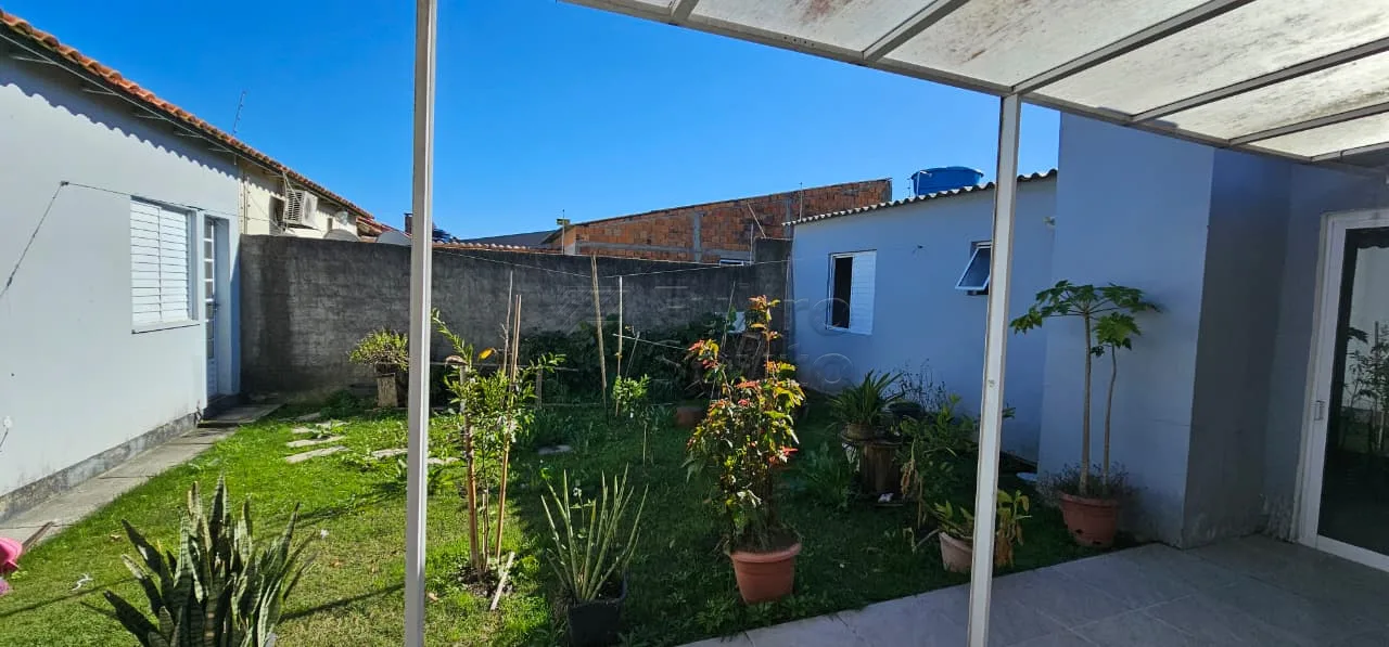 Comprar Casa / Padr&atilde;o em Pelotas R$ 300.000,00 - Foto 6