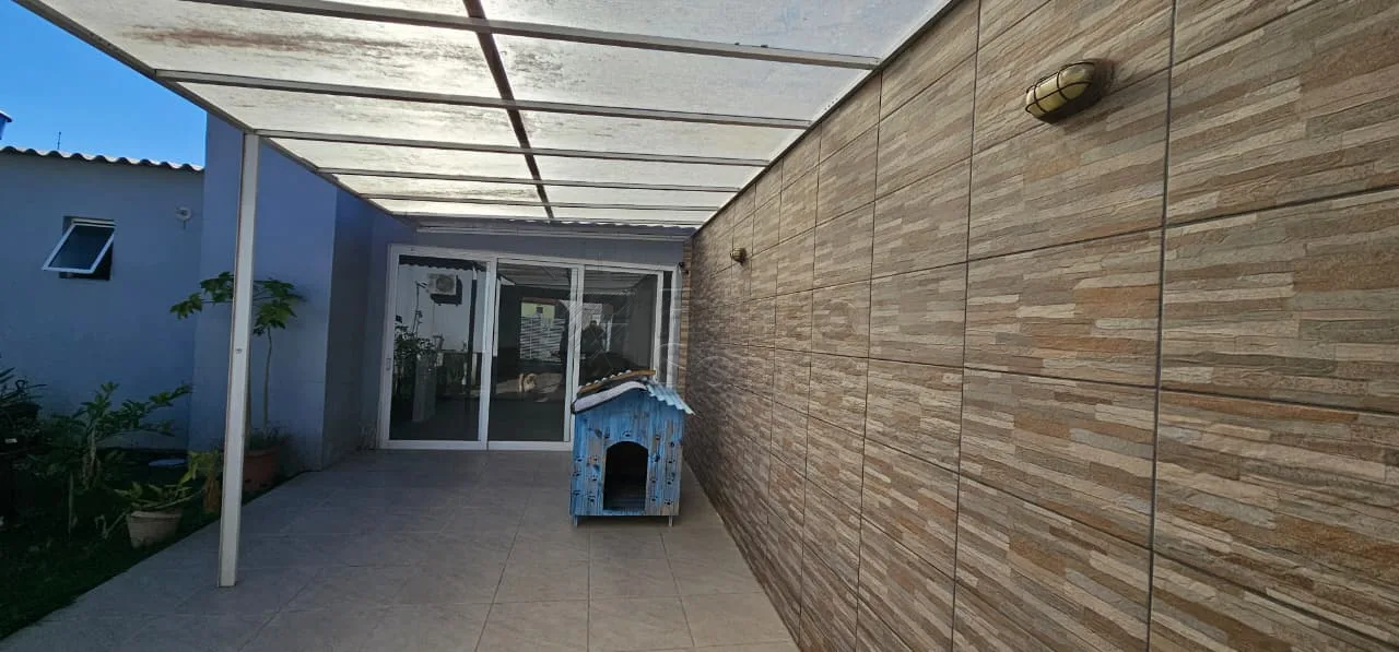 Comprar Casa / Padr&atilde;o em Pelotas R$ 300.000,00 - Foto 5
