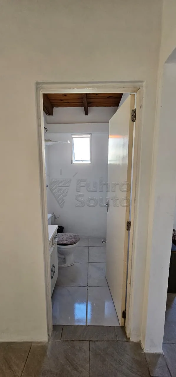 Comprar Casa / Padr&atilde;o em Pelotas R$ 300.000,00 - Foto 9
