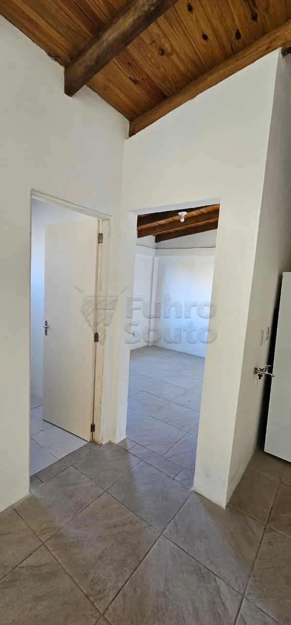 Comprar Casa / Padr&atilde;o em Pelotas R$ 300.000,00 - Foto 10