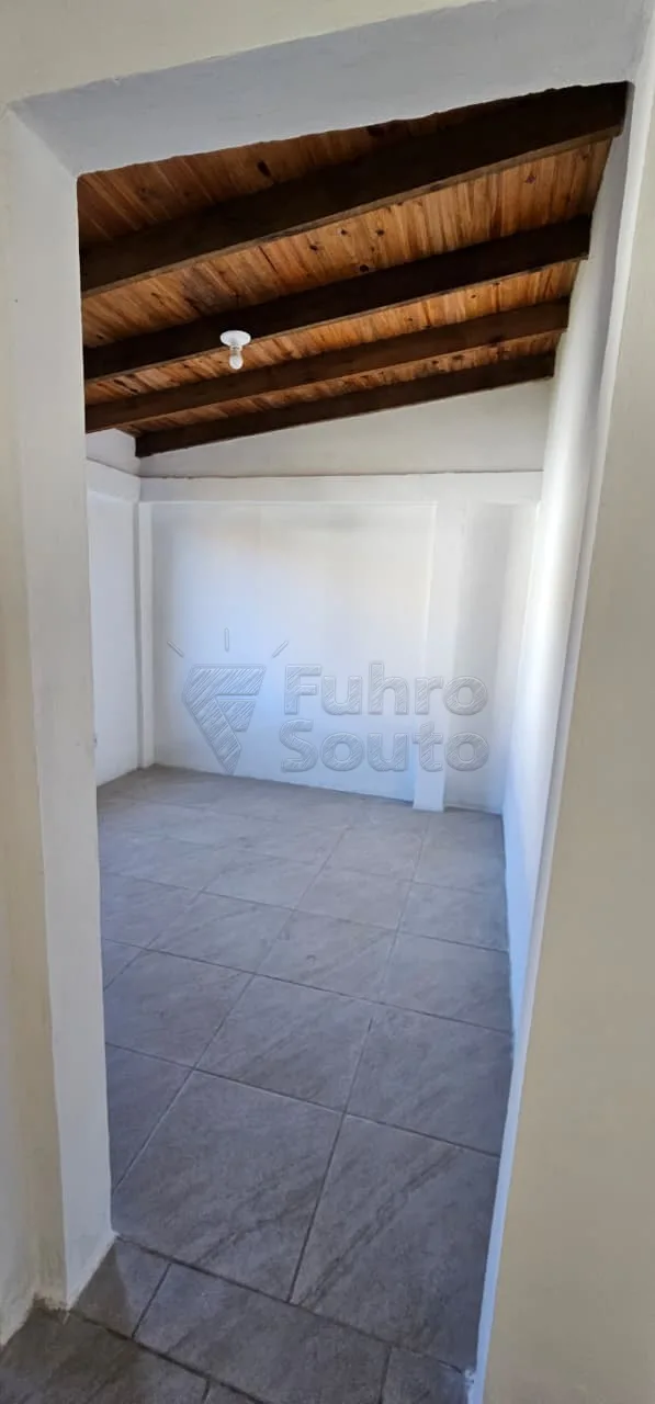 Comprar Casa / Padr&atilde;o em Pelotas R$ 300.000,00 - Foto 11