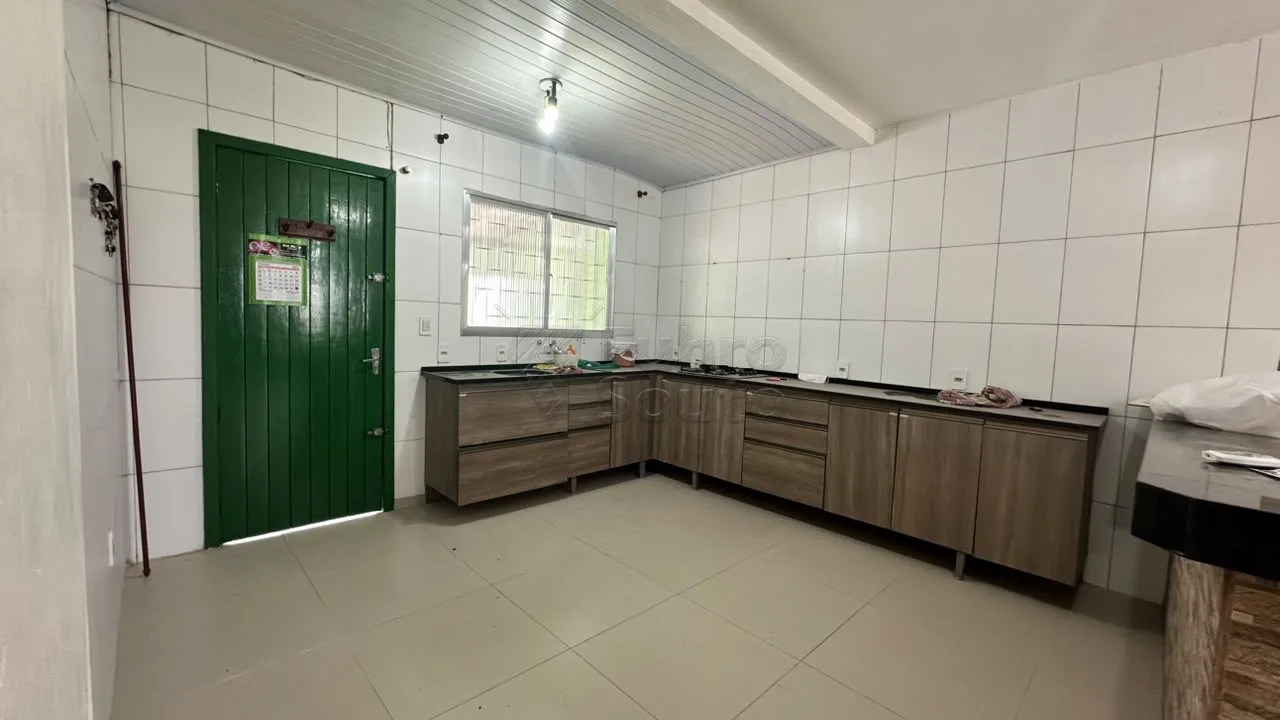Comprar Casa / Padr&atilde;o em Pelotas R$ 340.000,00 - Foto 2