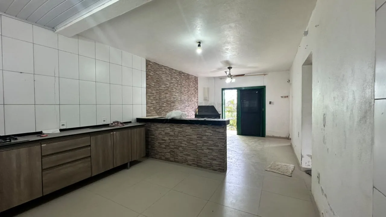 Comprar Casa / Padr&atilde;o em Pelotas R$ 340.000,00 - Foto 3