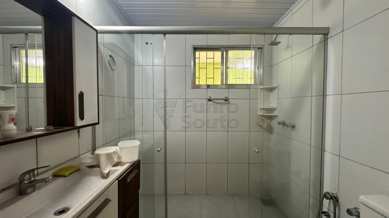 Comprar Casa / Padr&atilde;o em Pelotas R$ 340.000,00 - Foto 10