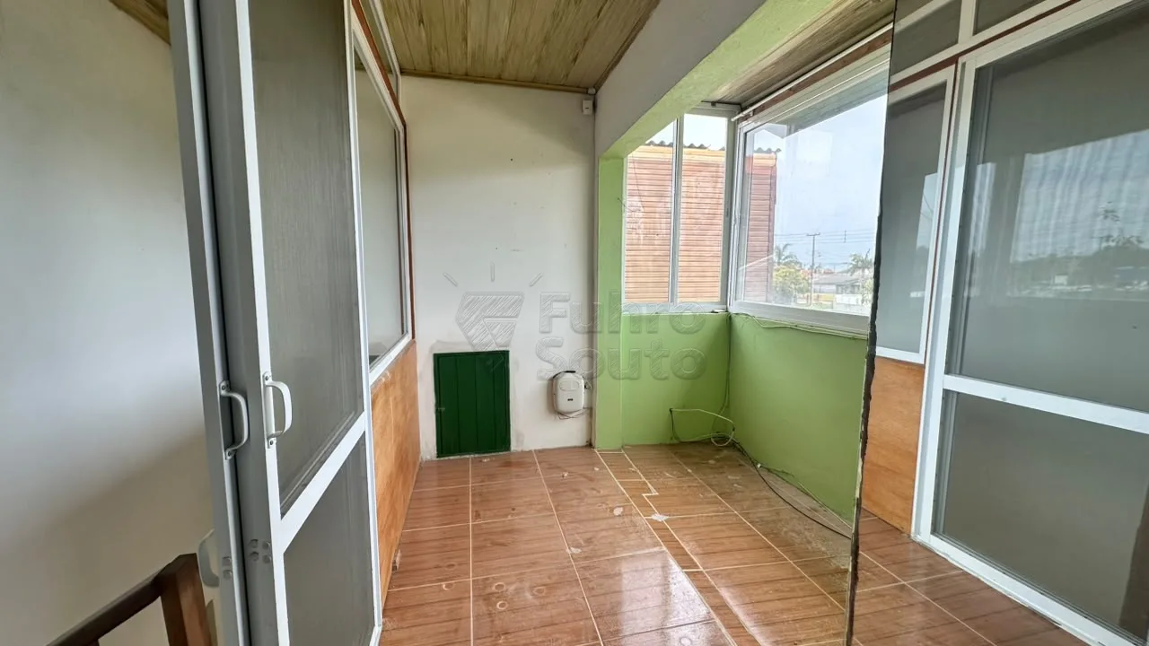 Comprar Casa / Padr&atilde;o em Pelotas R$ 340.000,00 - Foto 12
