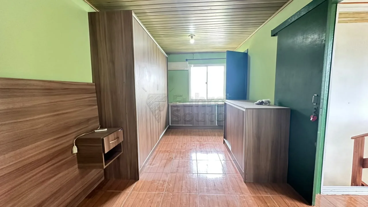 Comprar Casa / Padr&atilde;o em Pelotas R$ 340.000,00 - Foto 7