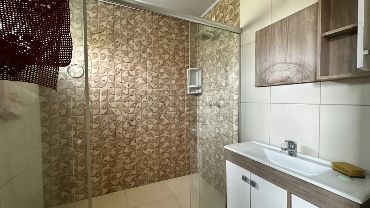 Comprar Casa / Padr&atilde;o em Pelotas R$ 340.000,00 - Foto 9