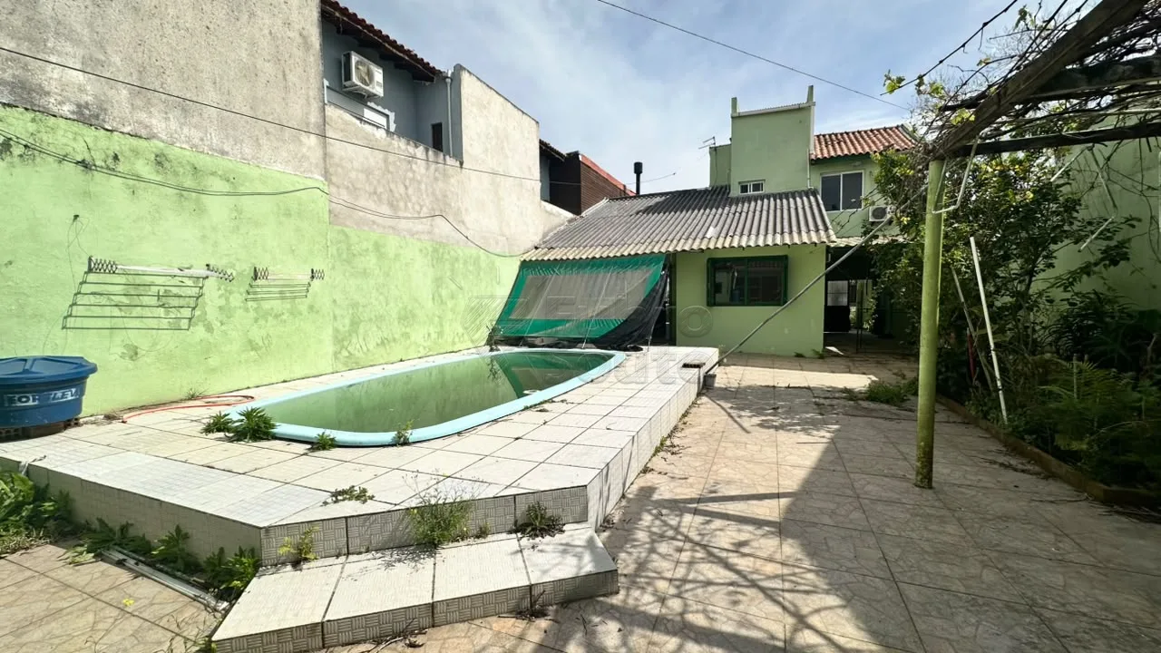 Comprar Casa / Padr&atilde;o em Pelotas R$ 340.000,00 - Foto 17