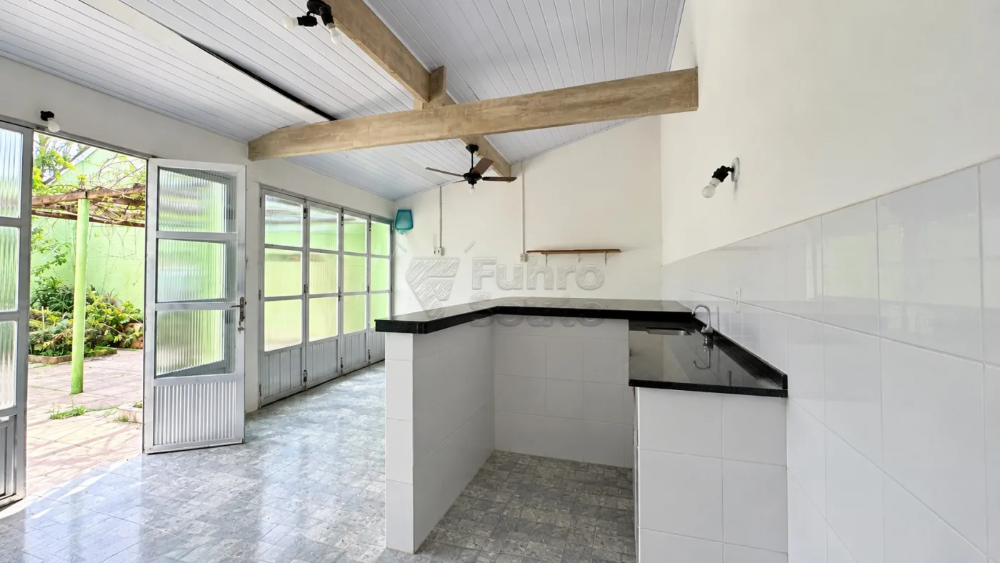 Comprar Casa / Padr&atilde;o em Pelotas R$ 340.000,00 - Foto 19