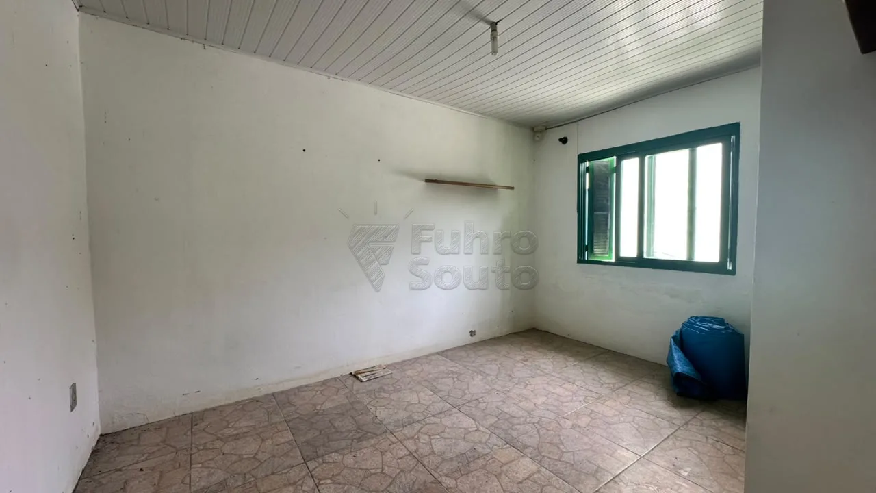 Comprar Casa / Padr&atilde;o em Pelotas R$ 340.000,00 - Foto 14