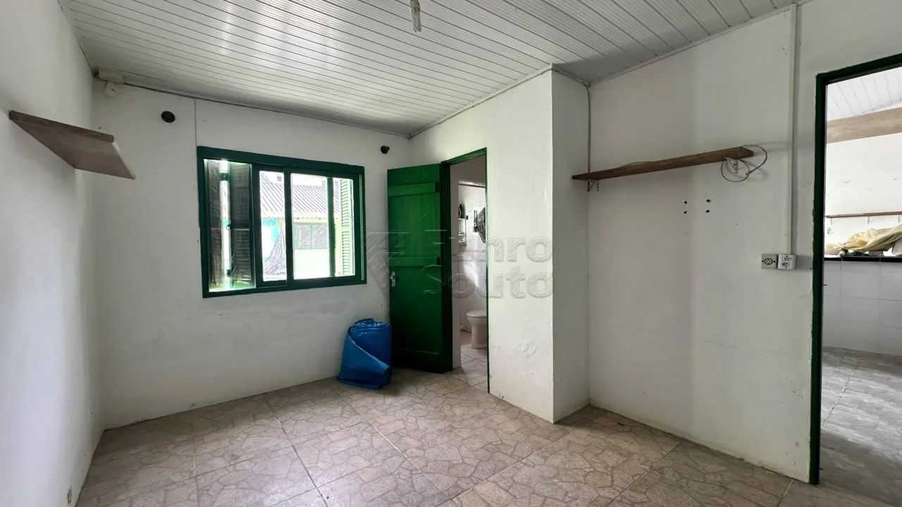 Comprar Casa / Padr&atilde;o em Pelotas R$ 340.000,00 - Foto 15
