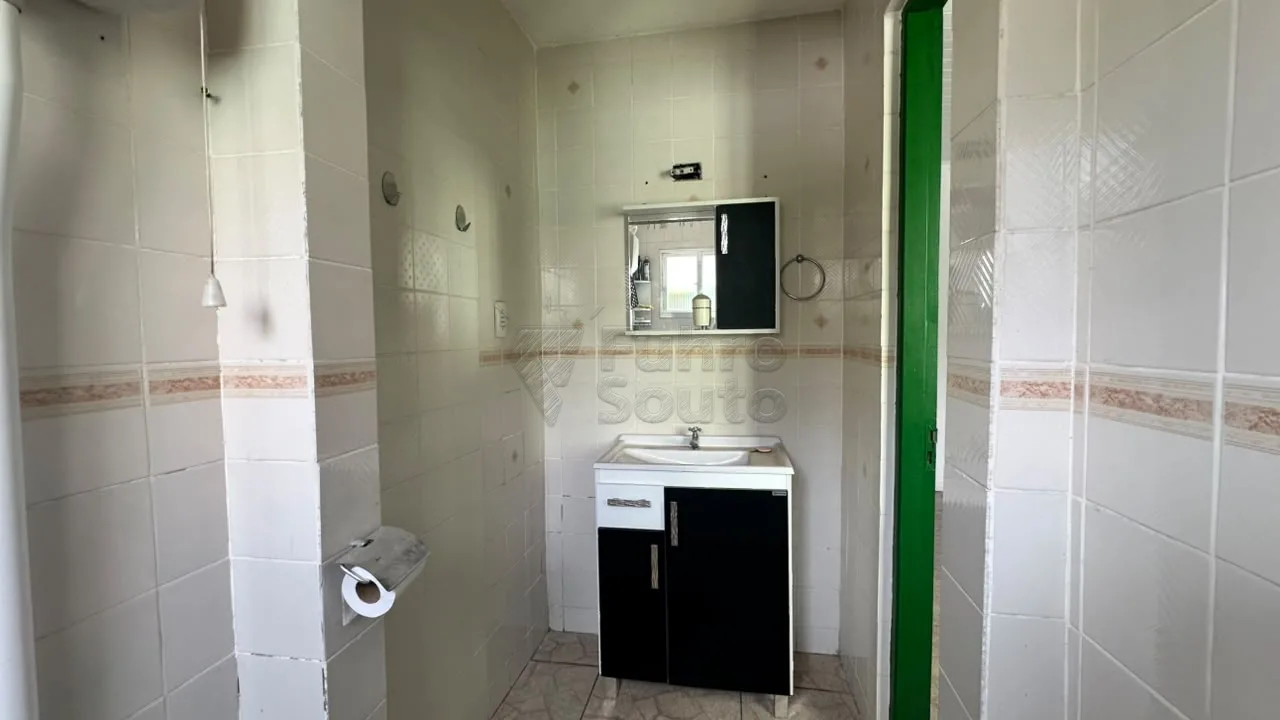 Comprar Casa / Padr&atilde;o em Pelotas R$ 340.000,00 - Foto 11