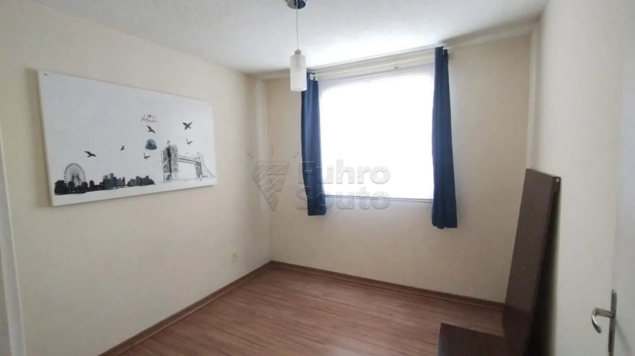 Comprar Apartamento / Padr&atilde;o em Pelotas R$ 180.000,00 - Foto 4