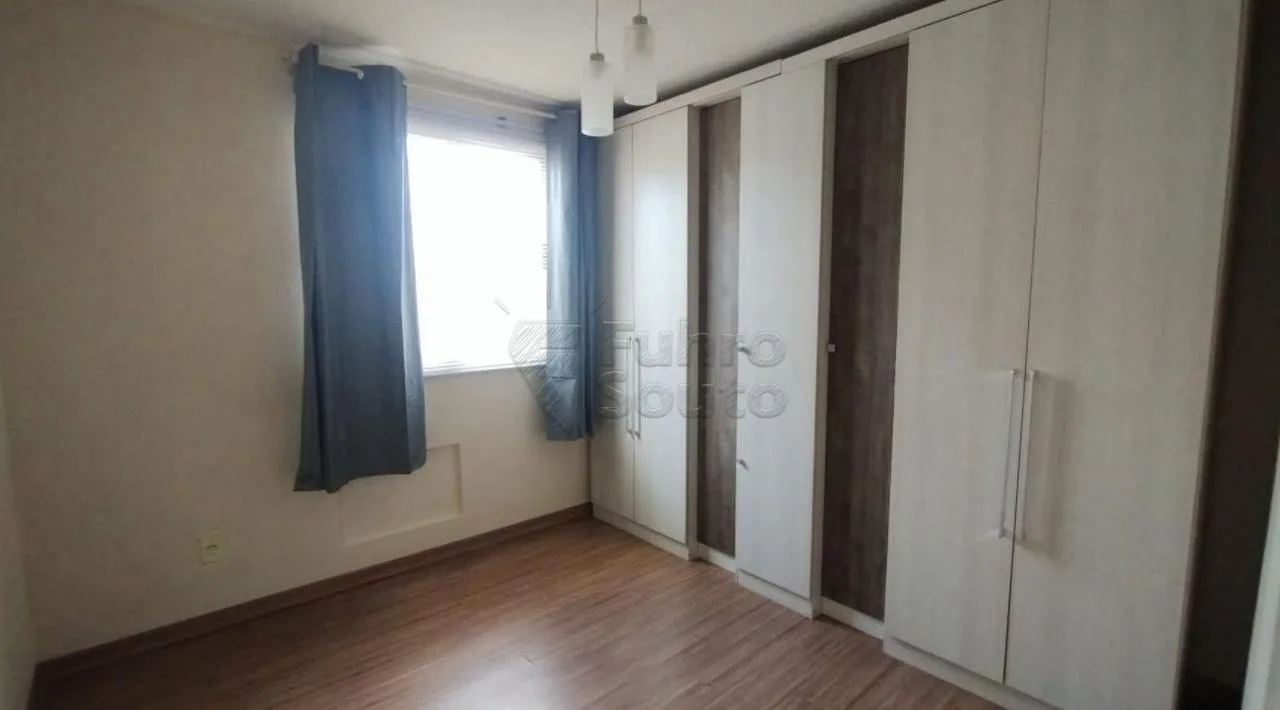 Comprar Apartamento / Padr&atilde;o em Pelotas R$ 180.000,00 - Foto 5