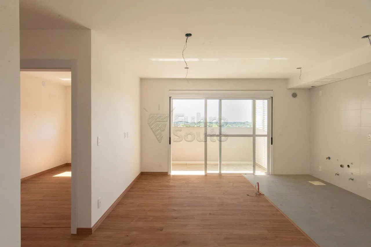 Comprar Apartamento / Padr&atilde;o em Pelotas R$ 395.000,00 - Foto 2