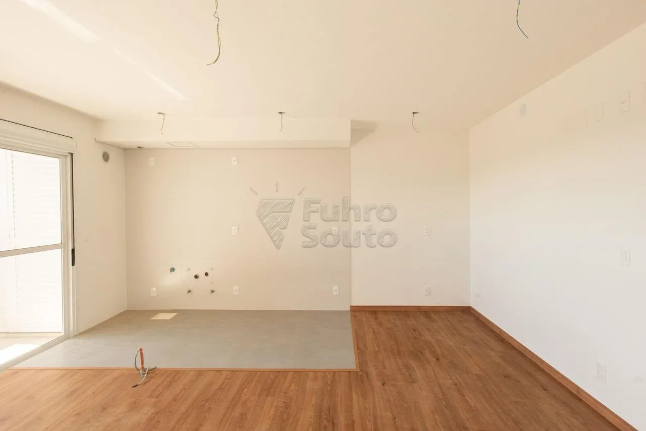 Comprar Apartamento / Padr&atilde;o em Pelotas R$ 395.000,00 - Foto 5