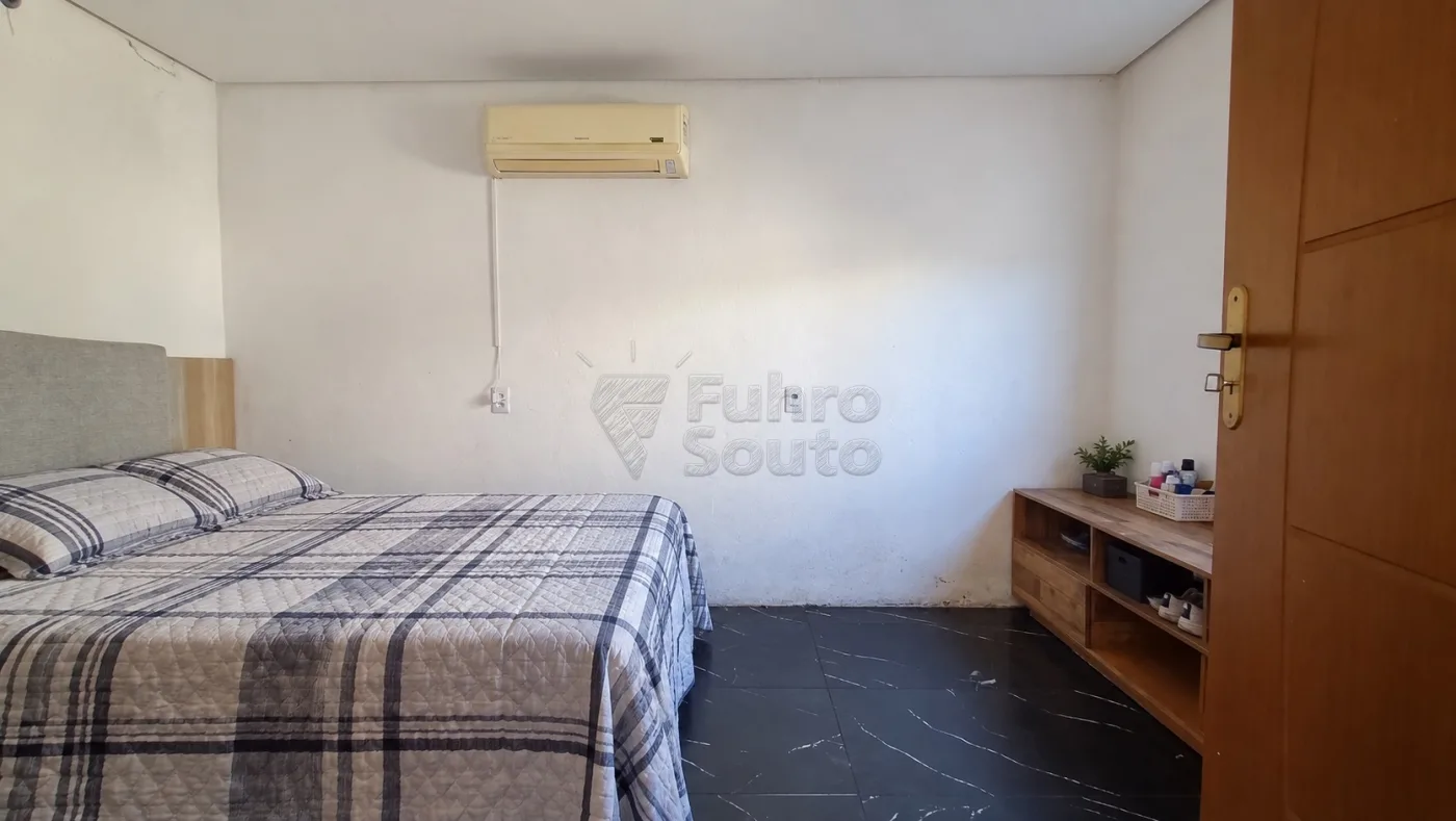 Comprar Casa / Padr&atilde;o em Pelotas R$ 350.000,00 - Foto 2