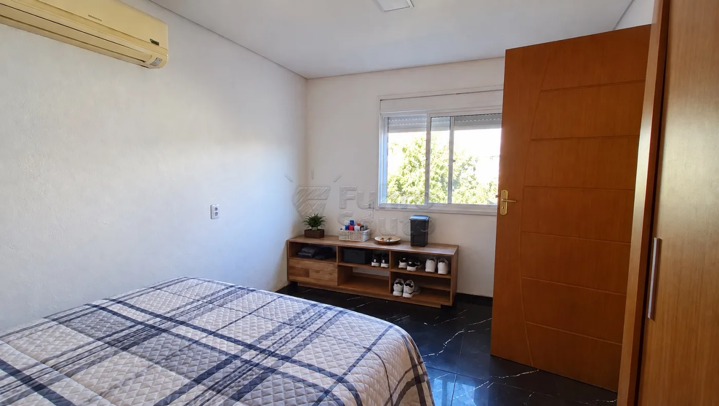 Comprar Casa / Padr&atilde;o em Pelotas R$ 350.000,00 - Foto 3