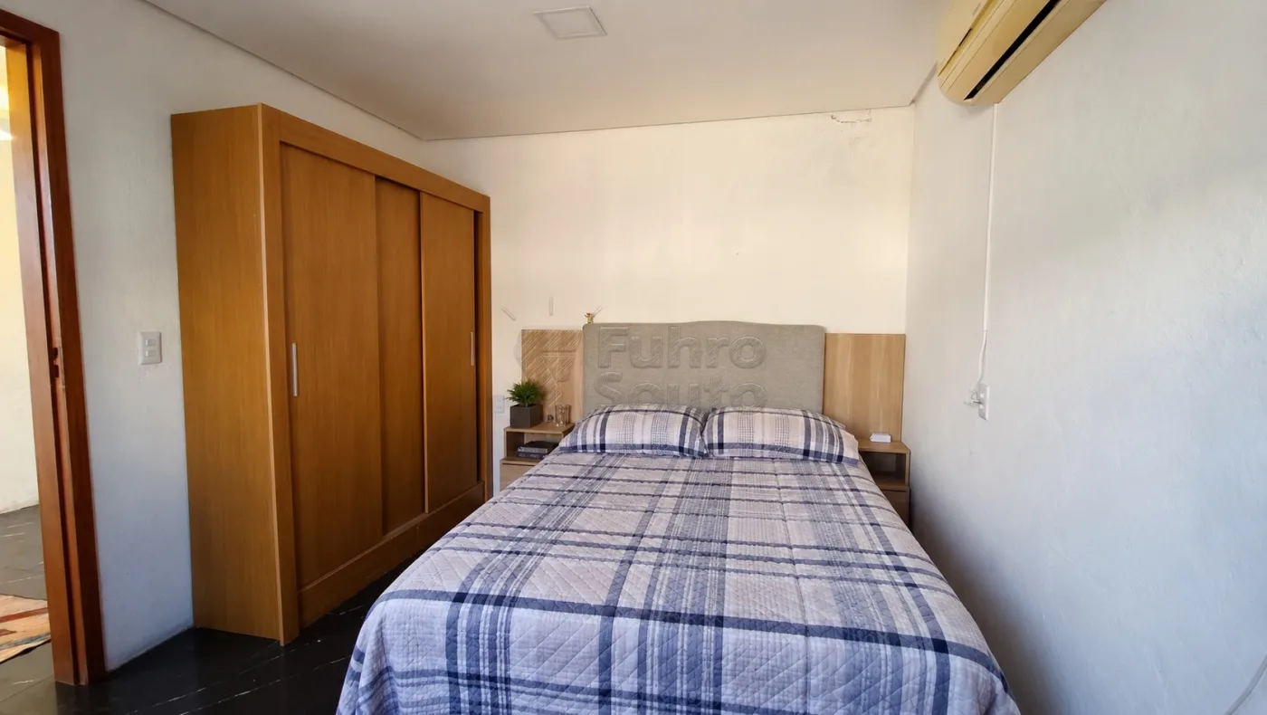 Comprar Casa / Padr&atilde;o em Pelotas R$ 350.000,00 - Foto 4