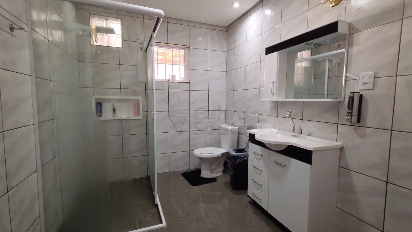 Comprar Casa / Padr&atilde;o em Pelotas R$ 350.000,00 - Foto 5