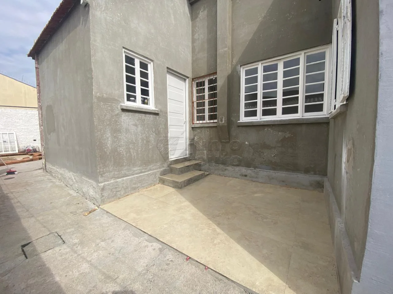 Comprar Casa / Padr&atilde;o em Pelotas R$ 350.000,00 - Foto 2