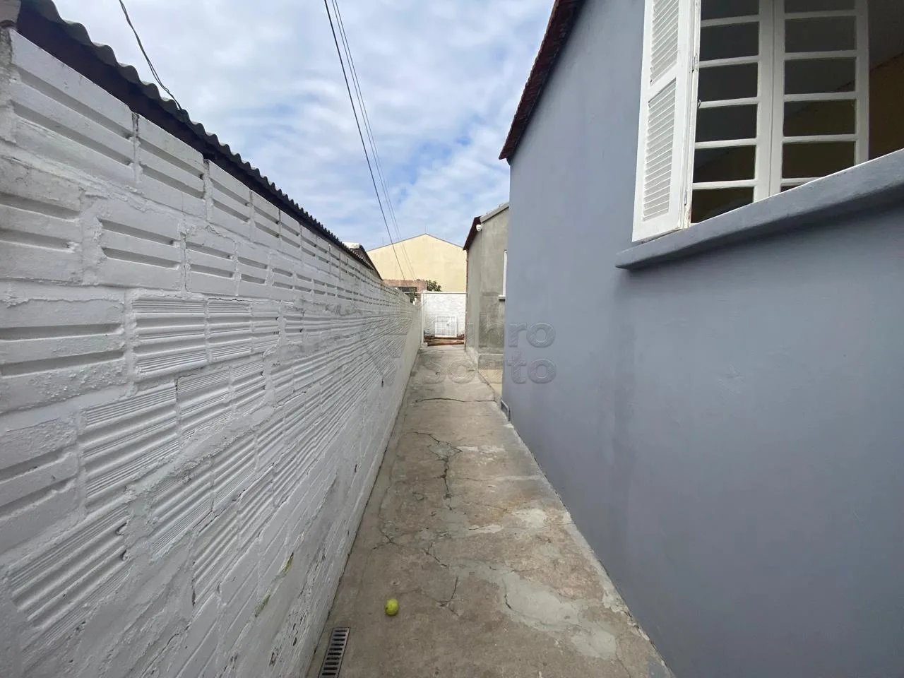 Comprar Casa / Padr&atilde;o em Pelotas R$ 350.000,00 - Foto 3
