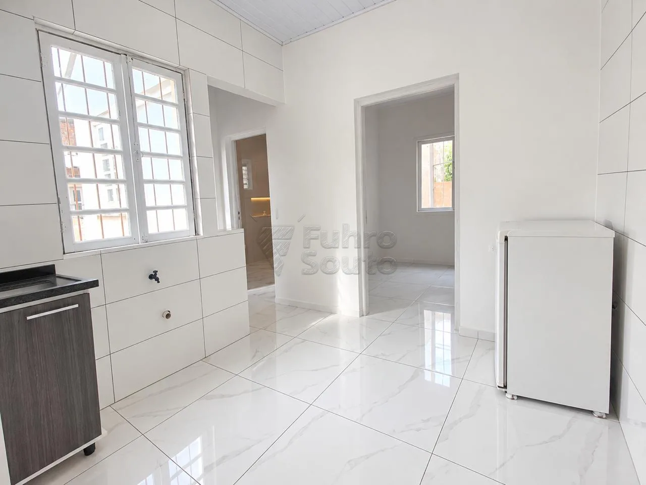 Comprar Casa / Padr&atilde;o em Pelotas R$ 350.000,00 - Foto 5