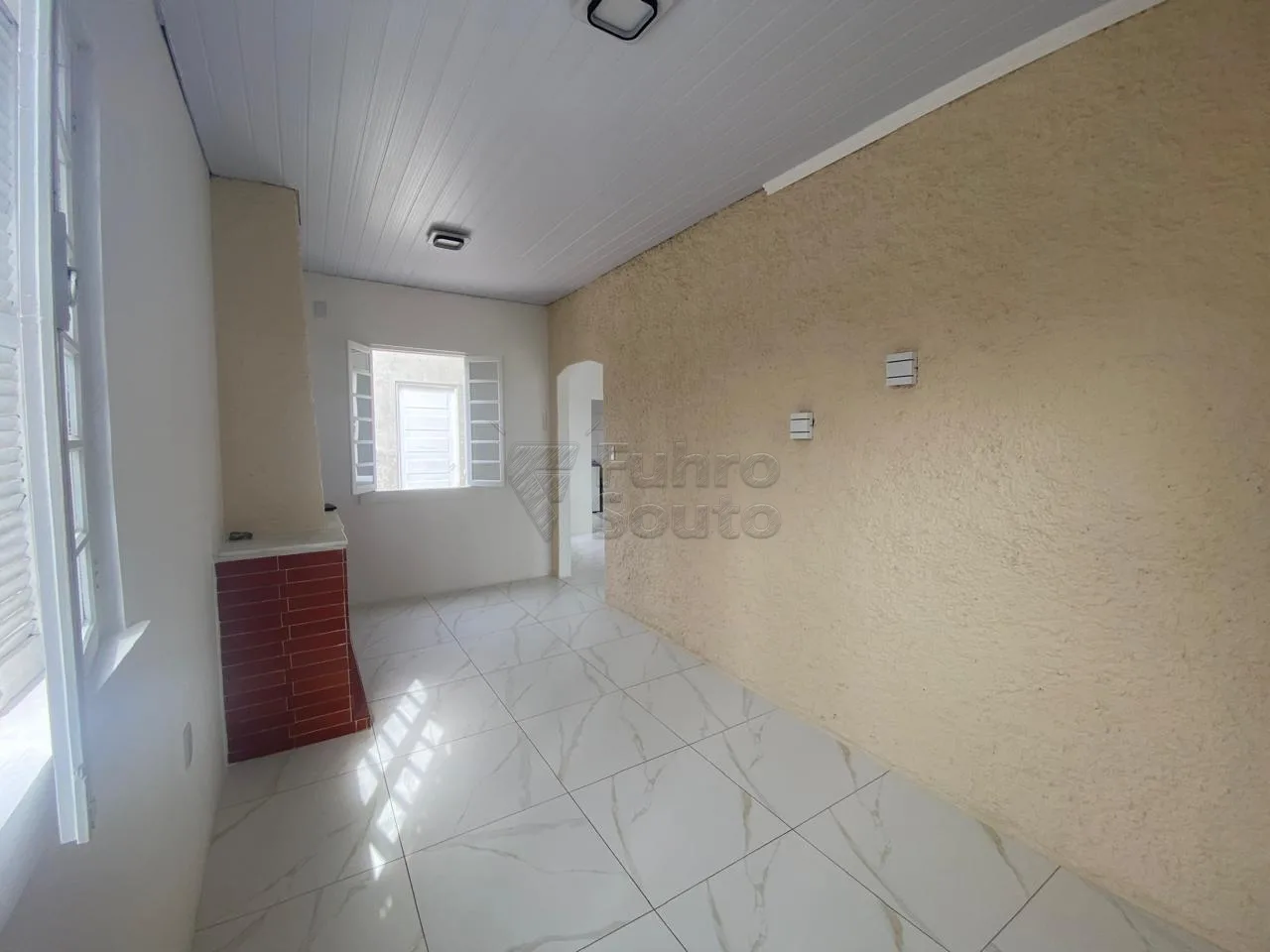 Comprar Casa / Padr&atilde;o em Pelotas R$ 350.000,00 - Foto 8