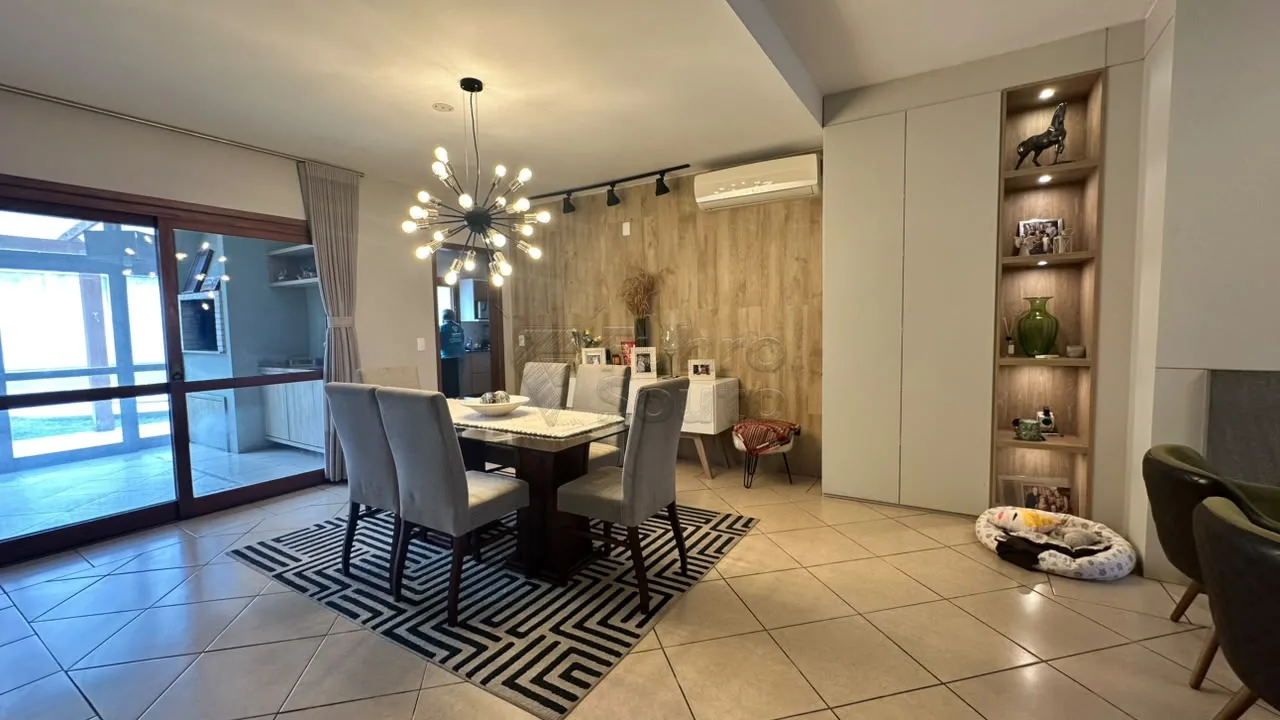 Comprar Casa / Padr&atilde;o em Pelotas R$ 1.170.400,00 - Foto 4