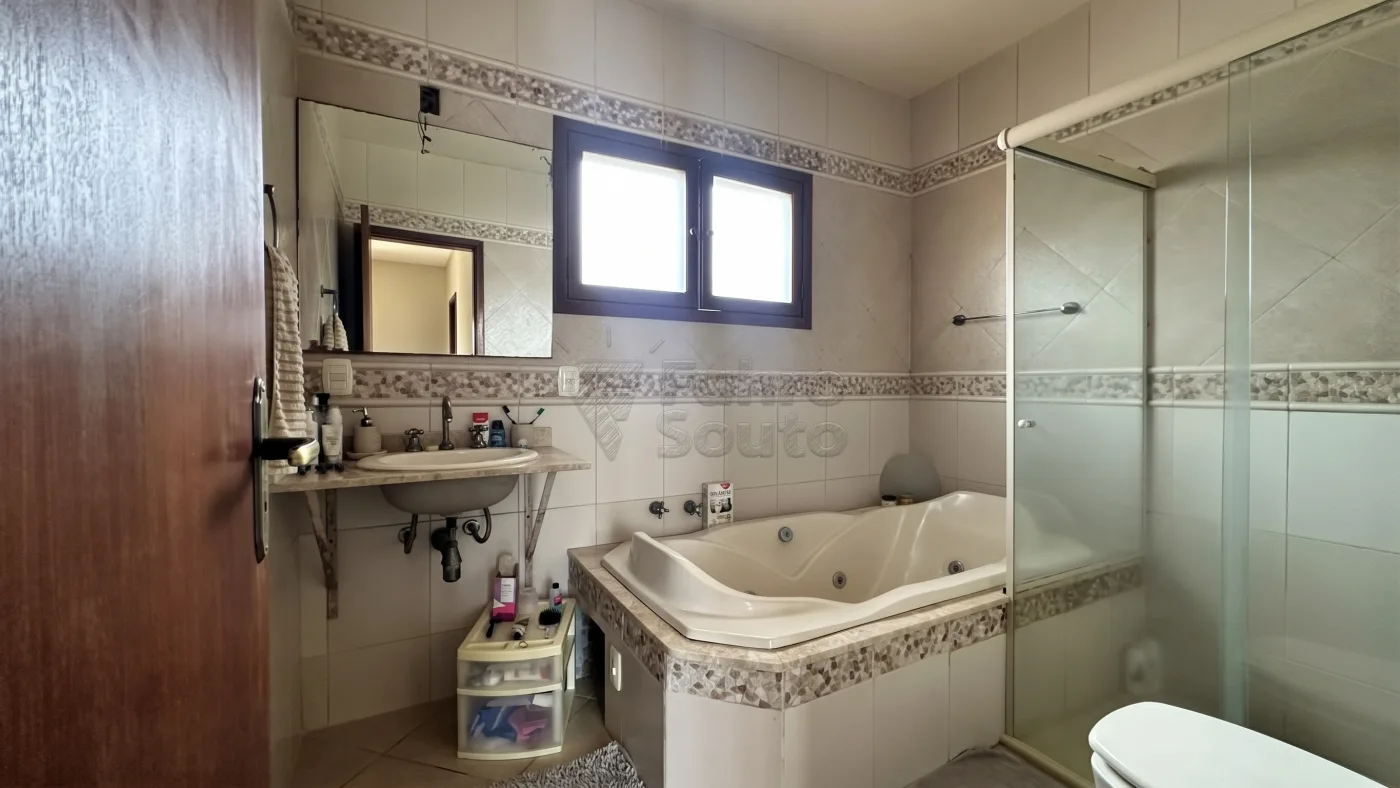 Comprar Casa / Padr&atilde;o em Pelotas R$ 1.170.400,00 - Foto 24