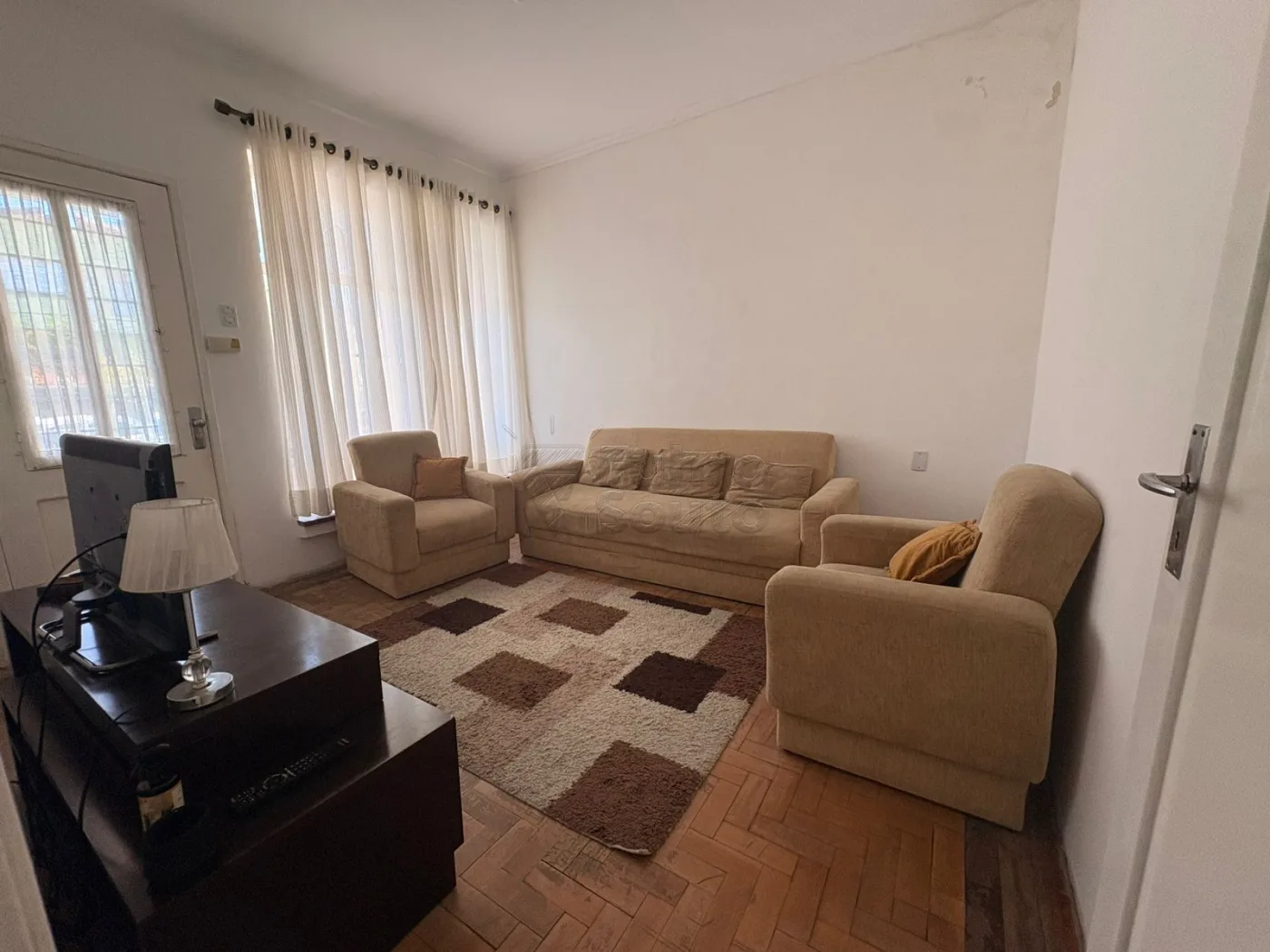 Alugar Casa / Padr&atilde;o em Pelotas R$ 680,00 - Foto 1