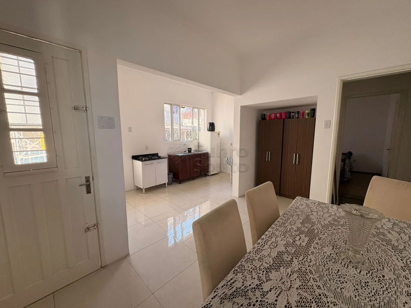 Alugar Casa / Padr&atilde;o em Pelotas R$ 680,00 - Foto 2