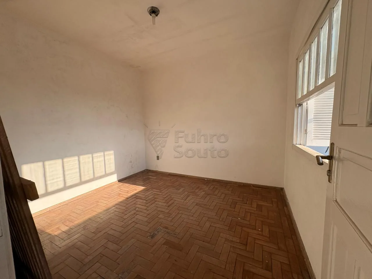 Alugar Casa / Padr&atilde;o em Pelotas R$ 680,00 - Foto 6