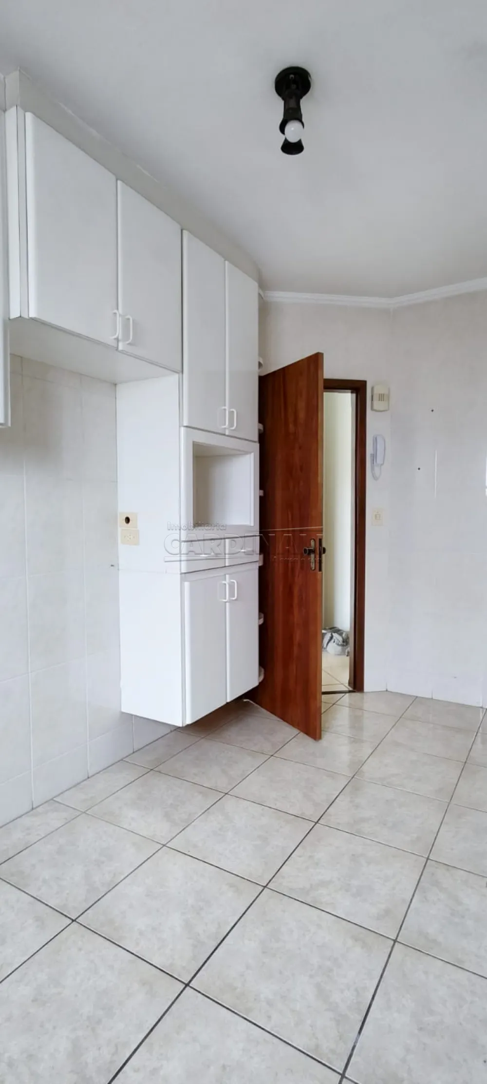 Alugar Apartamento / Padr&atilde;o em S&atilde;o Carlos R$ 1.000,00 - Foto 18